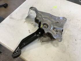 547.gm8m17 Silvrdo15 2017 Emergency Brake Parts 305617