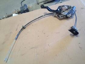 547.gm8b03 Chevrolet Truck 03 Tahoe Emergency 4x4 Z71 5.3l Parking Brake And Latch 11224