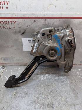 547.gm8m14 Chevrolet Truck 2014 Silverado 1500 Emergency Brake Pedal Oem 1711733