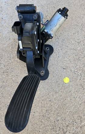 5w73-9w792-ba Ford 05-08 Grand Marquis Adjustable Gas Pedal Assembly