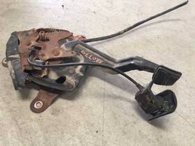 547.gm9c03 Gmc Truck 03 Yukon 1500 5.3l Emergency E-brake Pedal And Release Handle Cut Wire 19549