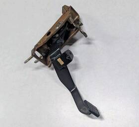 546.da1595 Nissan 87-97 D21 Pickup Oem Manual Transmission Clutch Pedal With Bracket