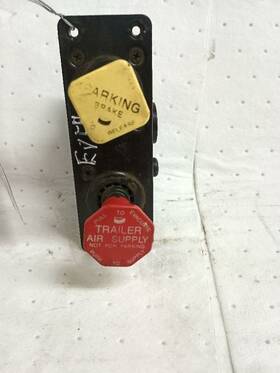 547.sthc04 Sterling 2004 A9500 Air Park Brake Valves 10863682